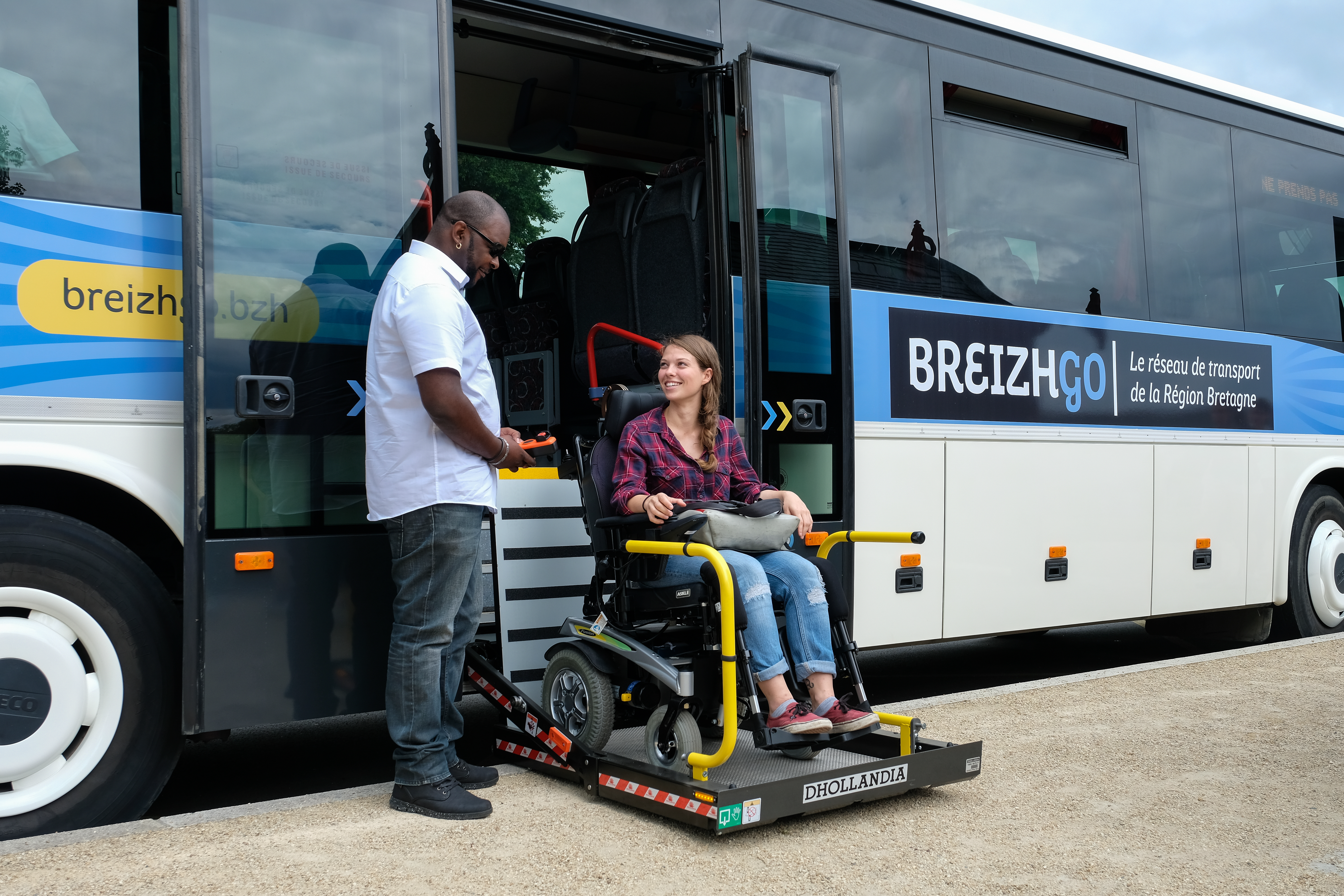 Service UFR sur un car BreizhGo